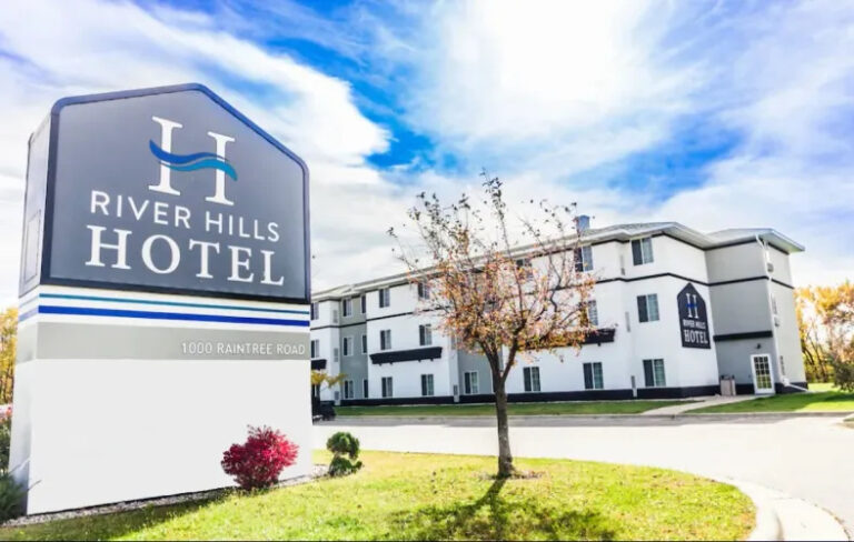 River Hills Hotel 1 768x488