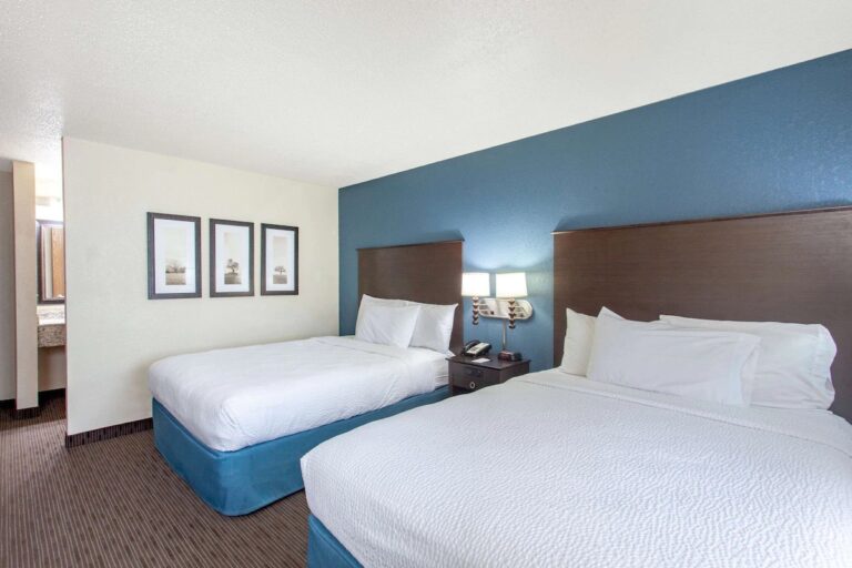 AmericInn Guest Room 768x512