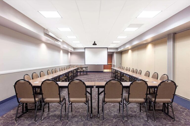 AmericInn Meeting Room Projector 768x512
