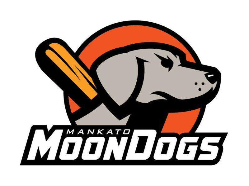 Mankato MoonDogs Baseball in Mankato ISG Field