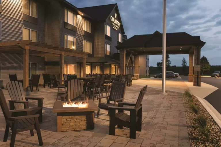 2 Exterior Nighttime 1 768x512